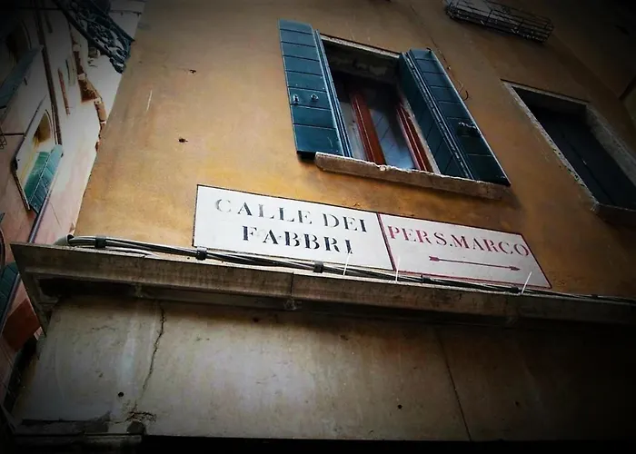 Booking San Marco apart
